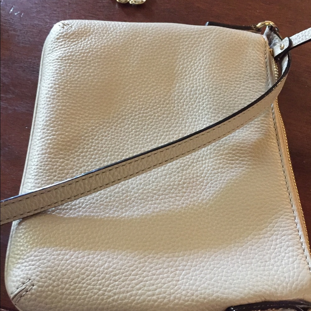 Kate Spade purse with a shoulder strap, like new. - Picture 5 of 5